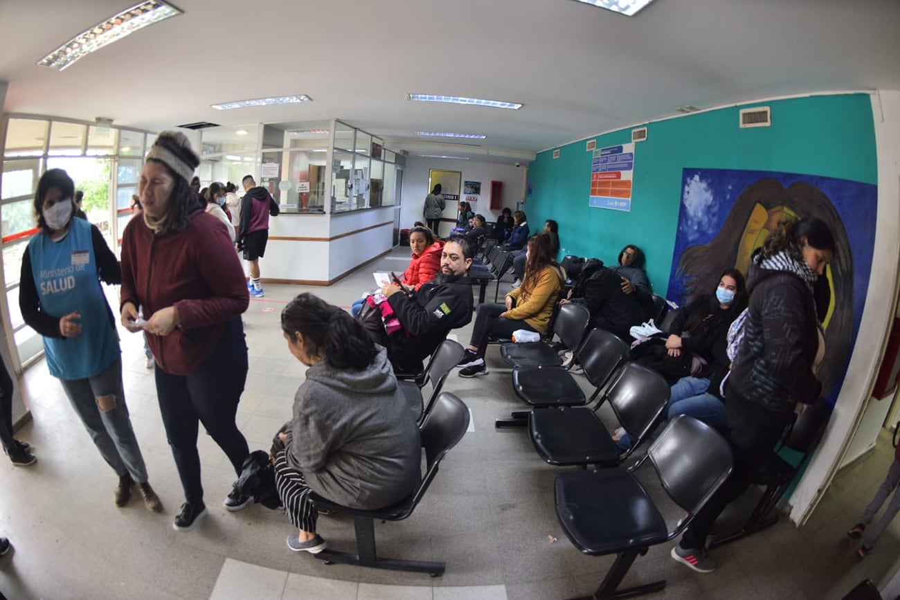 Dengue. Consultas en la guardia del Hospital Rawson de la ciudad de Córdoba. (José Gabriel Hernández / La Voz)