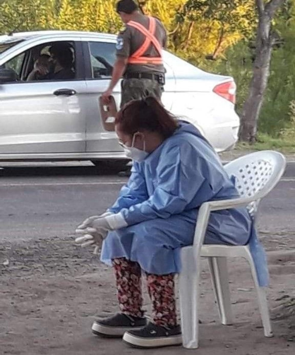 Trabaja en el hospital San Roque de Esquina, y como todo el personal de Salud está cansada por eso piden que la sociedad se cuide.