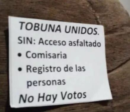 Algunos vecinos de Tobuna protestaron 
a través las boletas que iban en el sobre