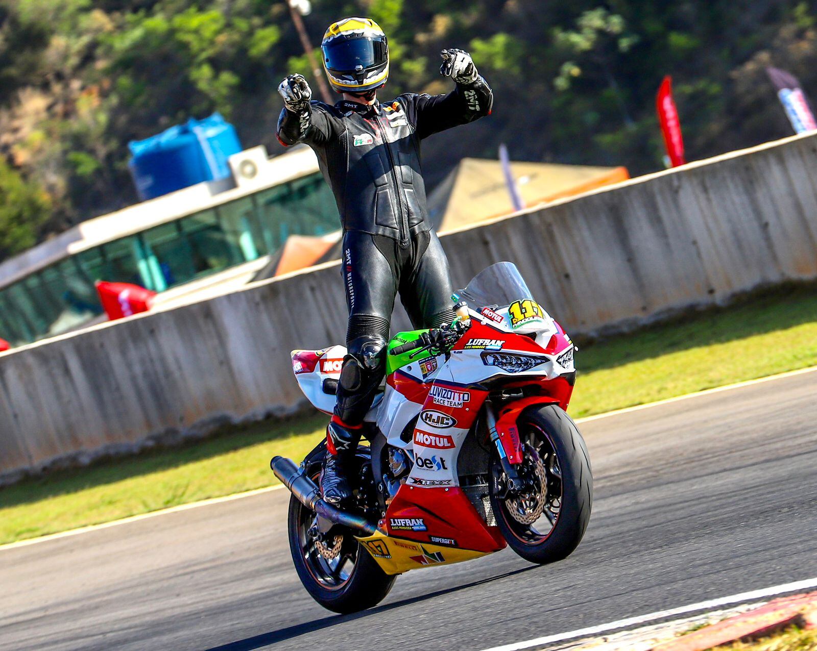 Pandolfino se quedó con la séptima etapa del Superbike en Potenza.