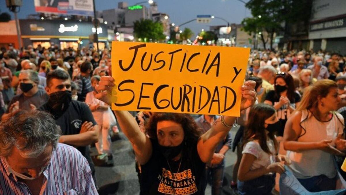 Dolor y bronca en la multitudinaria marcha por el crimen de Joaquín Pérez en Rosario