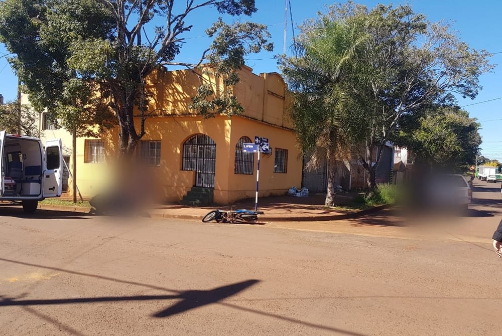 Oberá: accidente vial dejó un motociclista herido