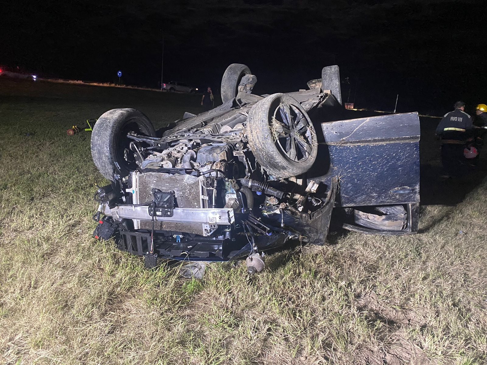 Siniestro fatal en el acceso a Río Tercero. El auto que despistó sobre ruta 6