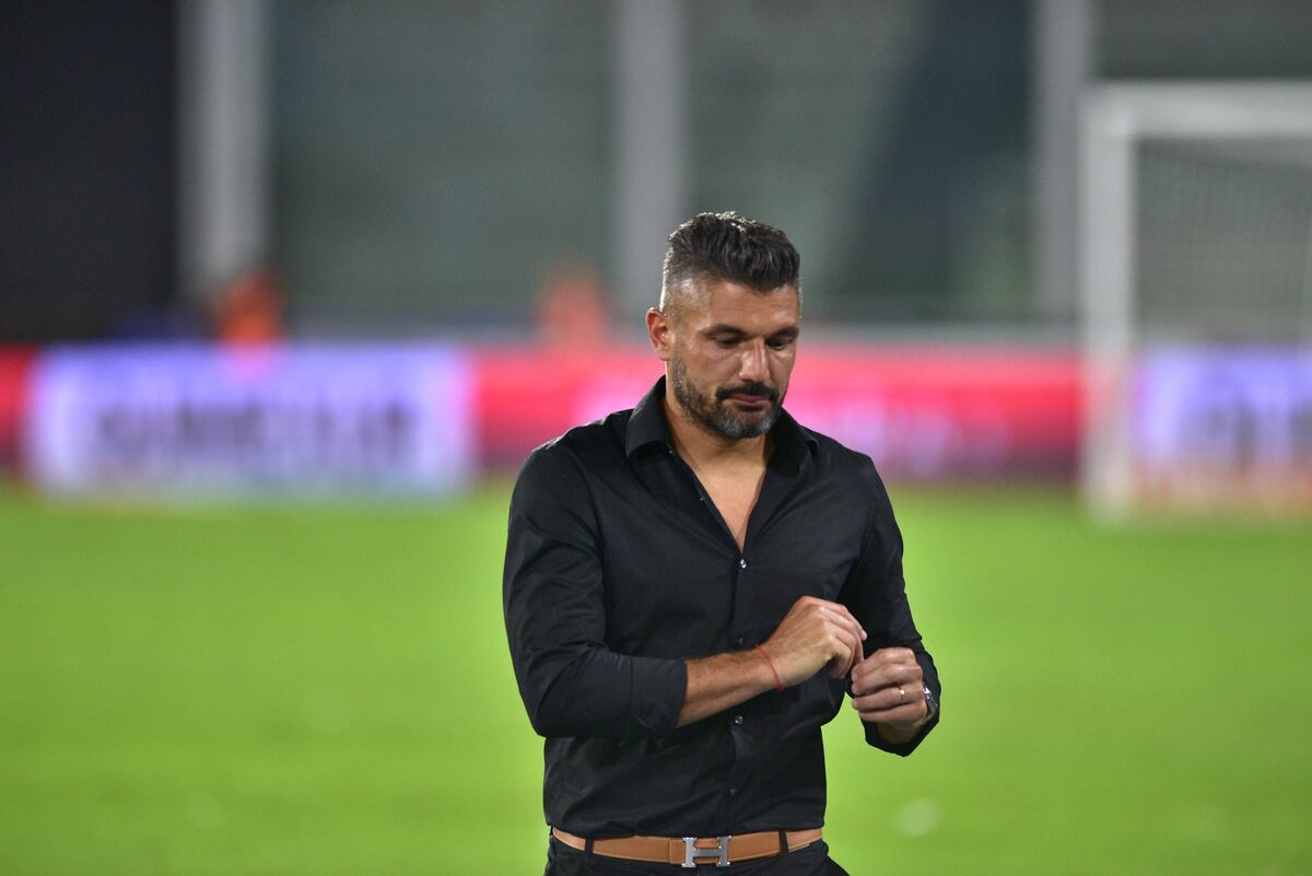 Javier Gandolfi, entre el “orgullo” por su Talleres y los errores que le costaron la derrota ante Vélez