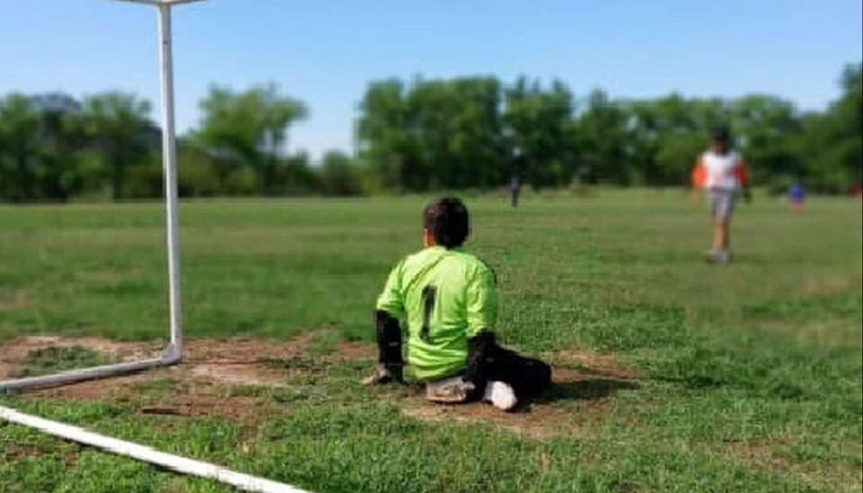 Bautista tiene 12 años, es arquero, no puede caminar y soñaba con conocer a Franco Armani.