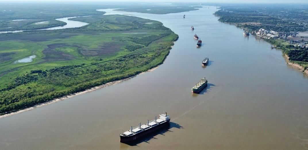 Buques de Paraguay piden no pagar el peaje que solicitó el Gobierno argentino desde este año. 