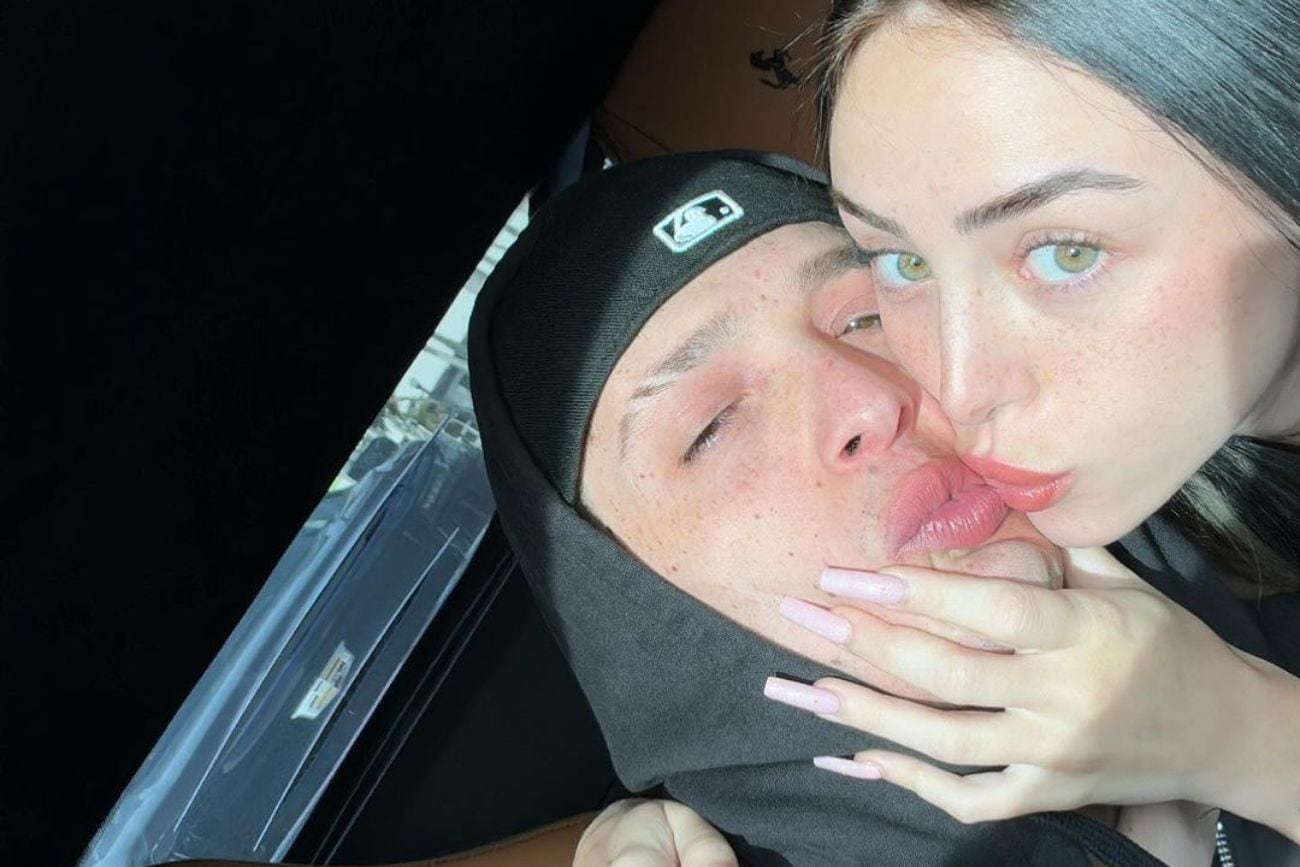 La foto del beso con Nicki Nicole que Peso Pluma eliminó (Foto: @pesopluma)