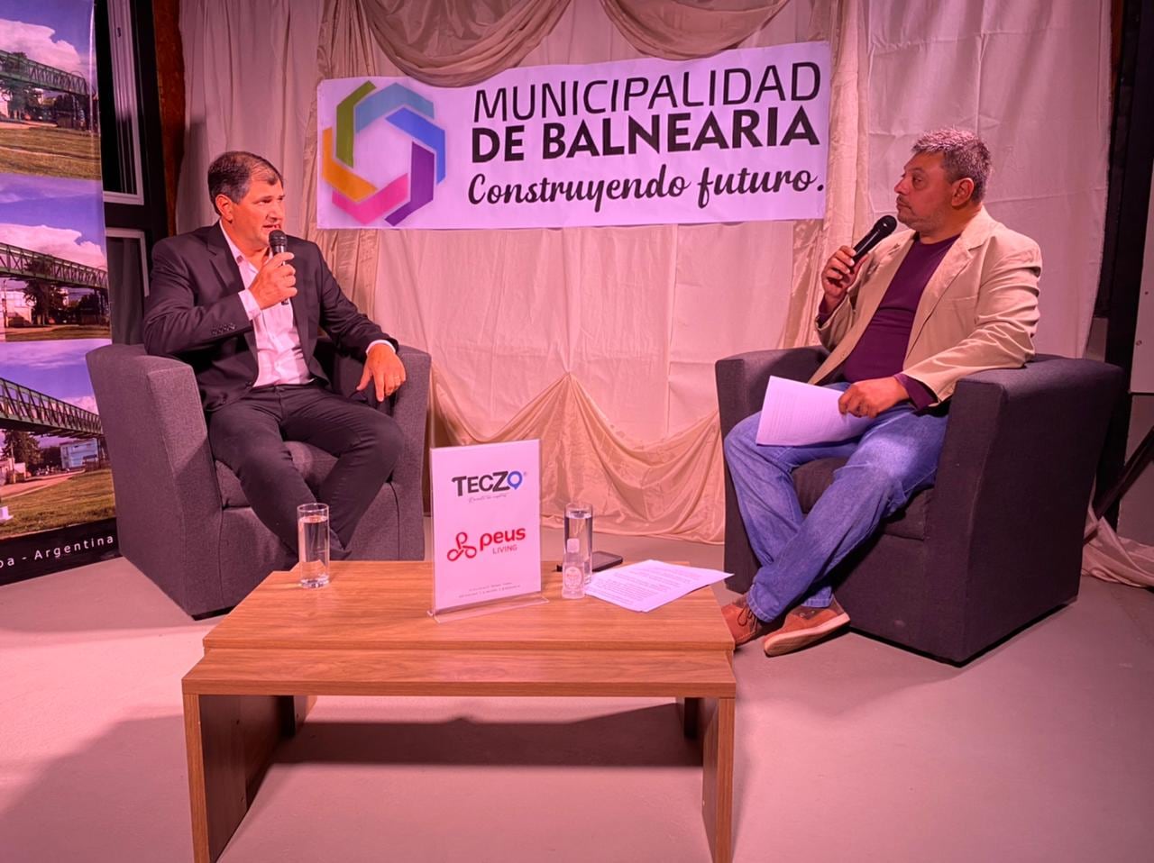 Con formato de entrevista Méndez resalto las principales acciones de sus segundos seis meses de gestión municipal.