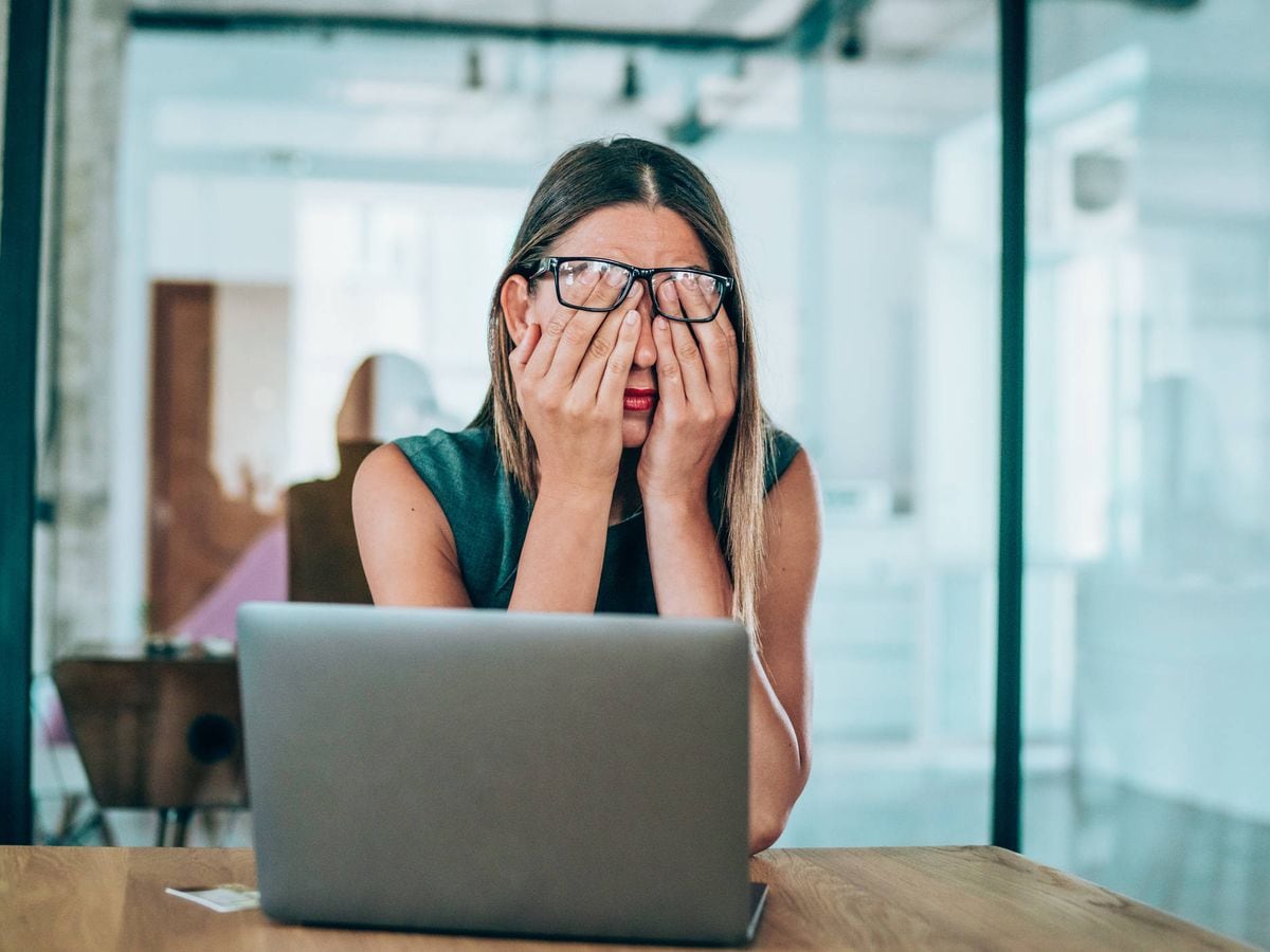 La frustración es un estado emocional que se produce cuando no se logran satisfacer deseos, necesidades o impulsos. 