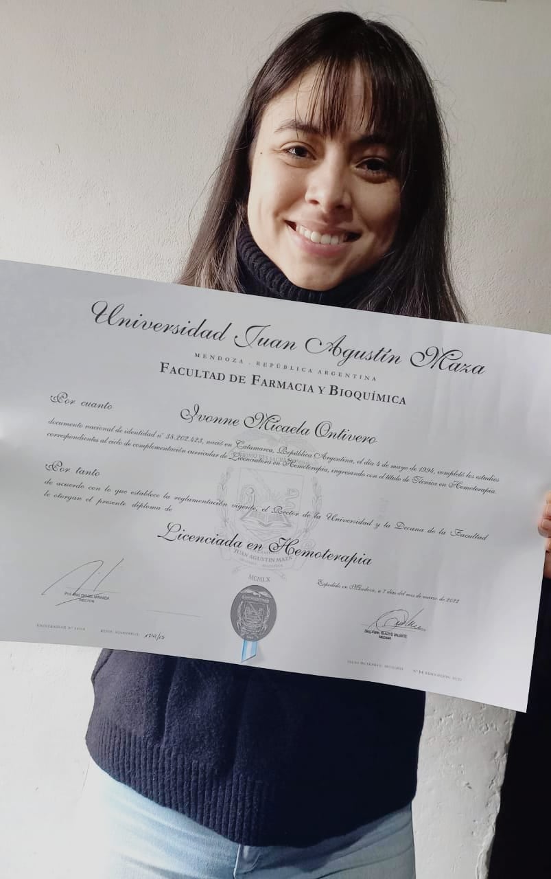 A pesar de la pandemia y de no poder oír, Micaela Ontivero se recibió en Licenciatura en Hemoterapia.