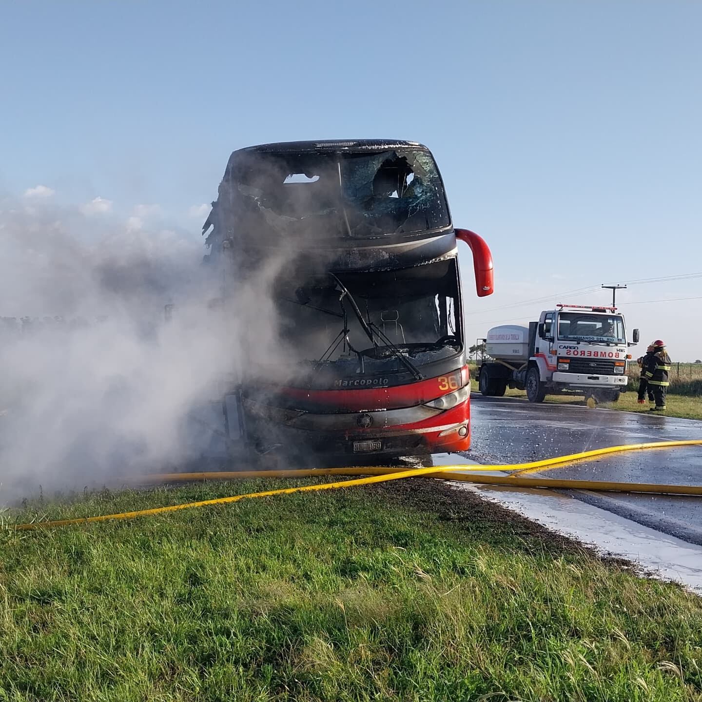 Incendio de colectivo en Ruta E 52 La Tordilla