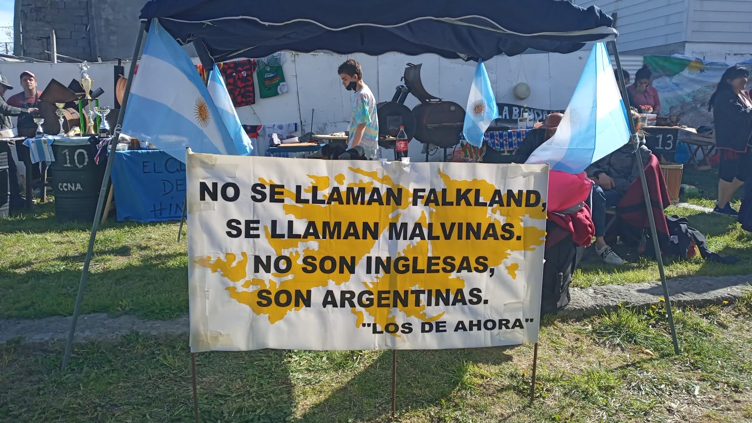 Asado al chulengo, un festival tan argentino como las Islas Malvinas.