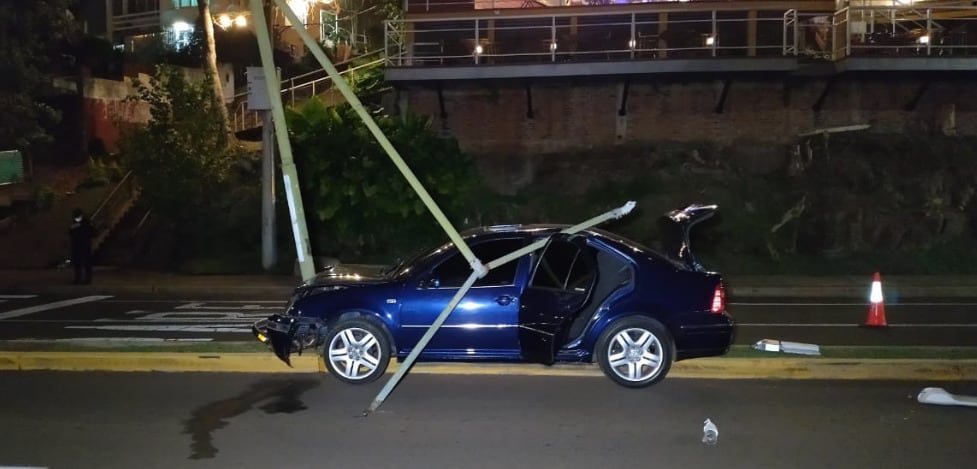 Accidente vial en la Costanera de Posadas. Policía de Misiones