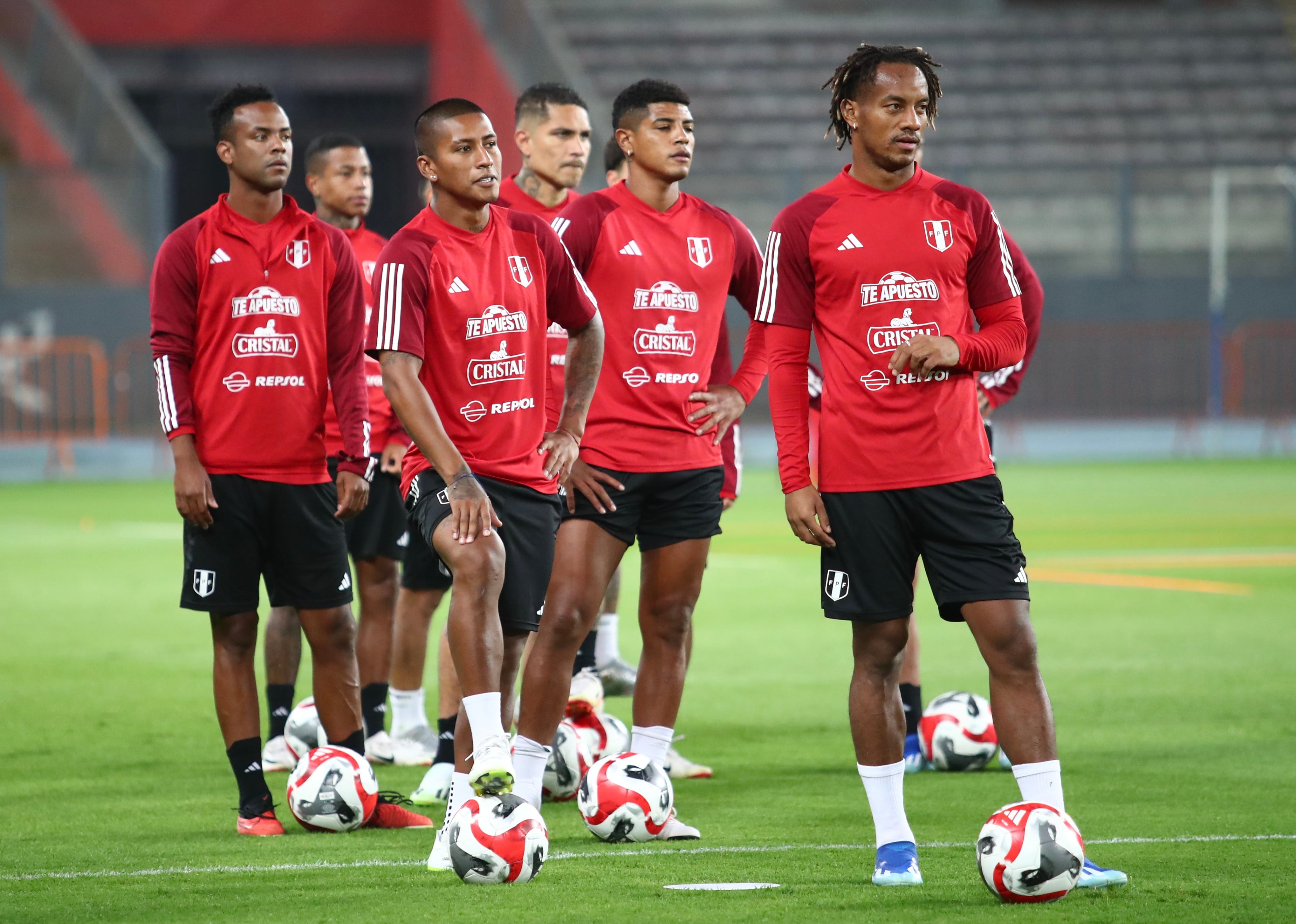 La selección de Perú trabajó en el estadio Nacional de Lima y espera hacer un buen partido ante Argentina. Foto: Prensa FPF