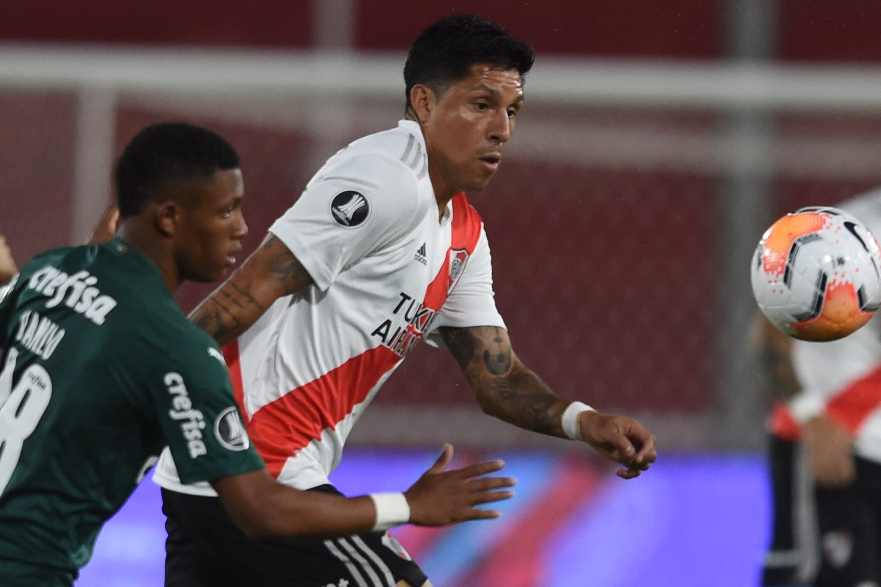 El mendocino Enzo Pérez va desde la partida en la revancha contra el Palmeiras.