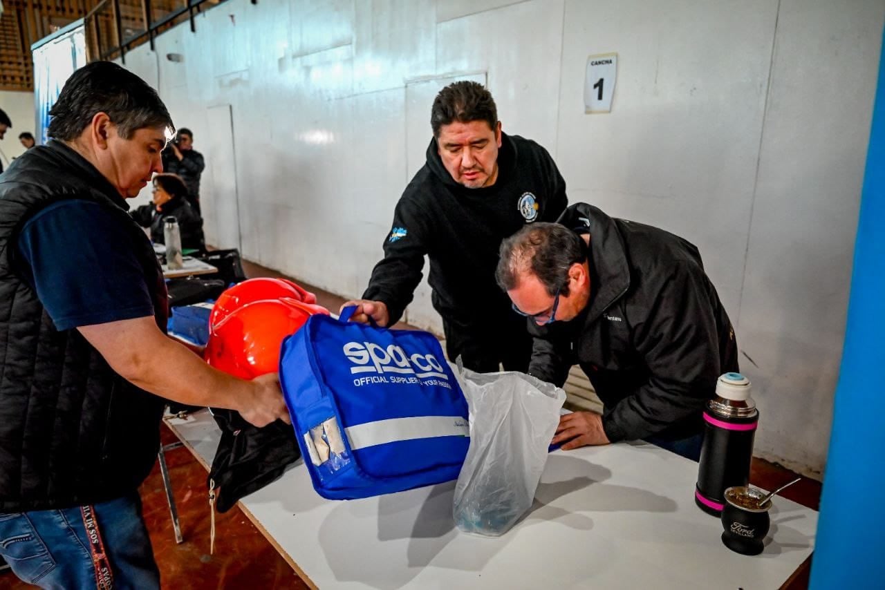 Pilotos del Gran premio de la Hermandad fueron reconocidos en Ushuaia