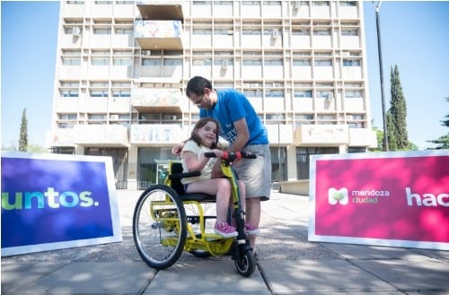 En Mendoza diseñaron una bicicleta inclusiva para una niña