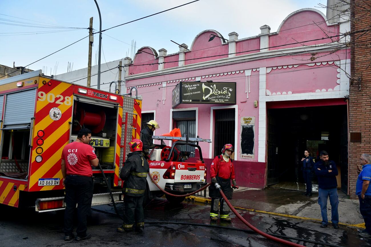 Córdoba: se incendió el resto bar D´lirio en la avenida Alem. (José Gabriel Hernández / La Voz)