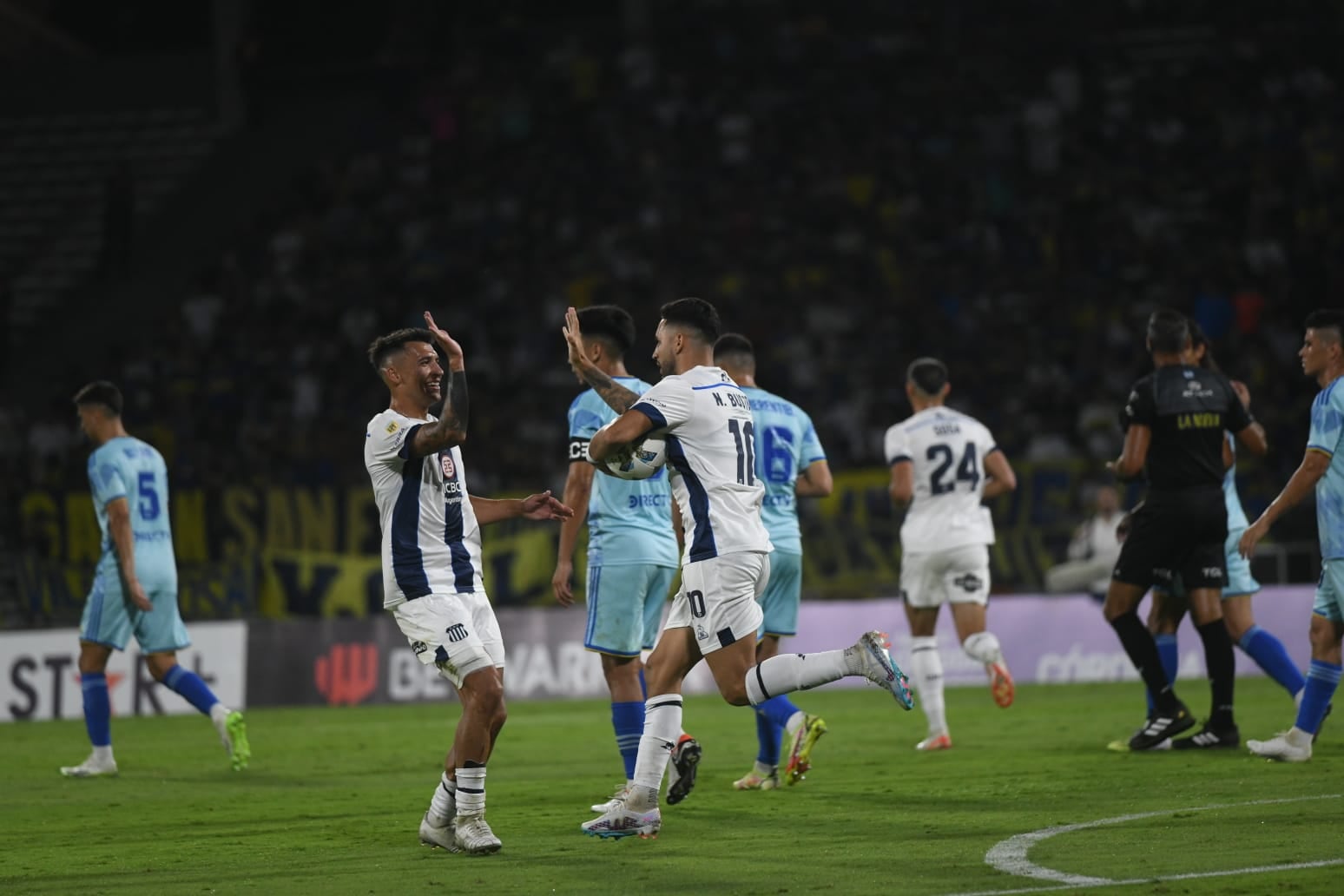 Amistoso Talleres Vs Boca Juniors en el Mario Alberto Kempes. (Facundo Luque / La Voz)