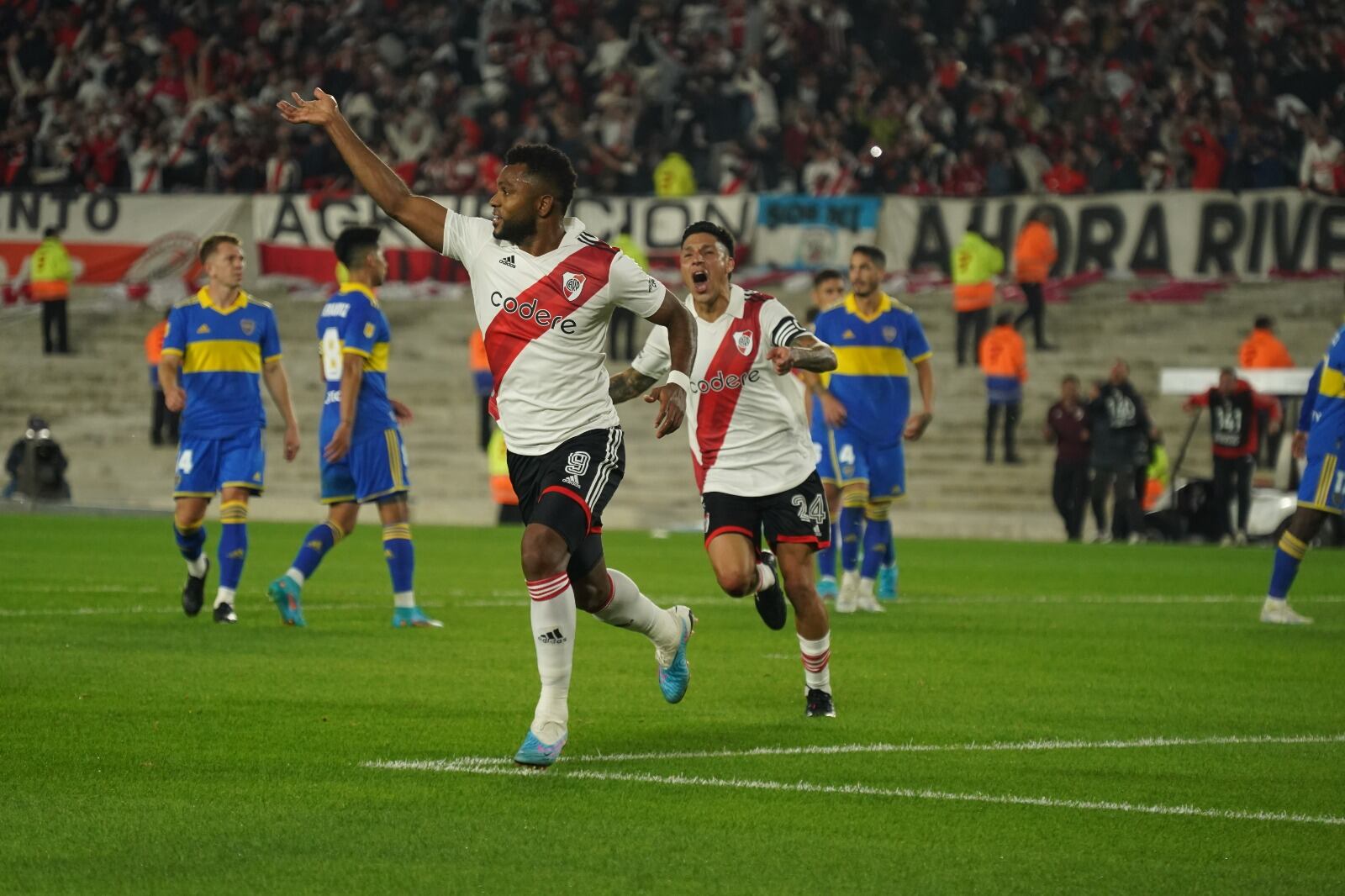 Miguel Borja marcó de penal y le dio el triunfo a River sobre Boca en el Superclásico por la fecha 15 de la Liga Profesional. (Clarín)