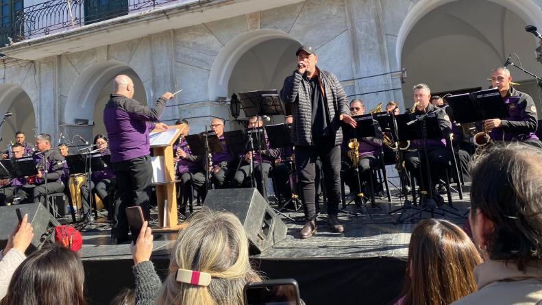 Así fue el festejo cuartetero en la explanada del Cabildo.