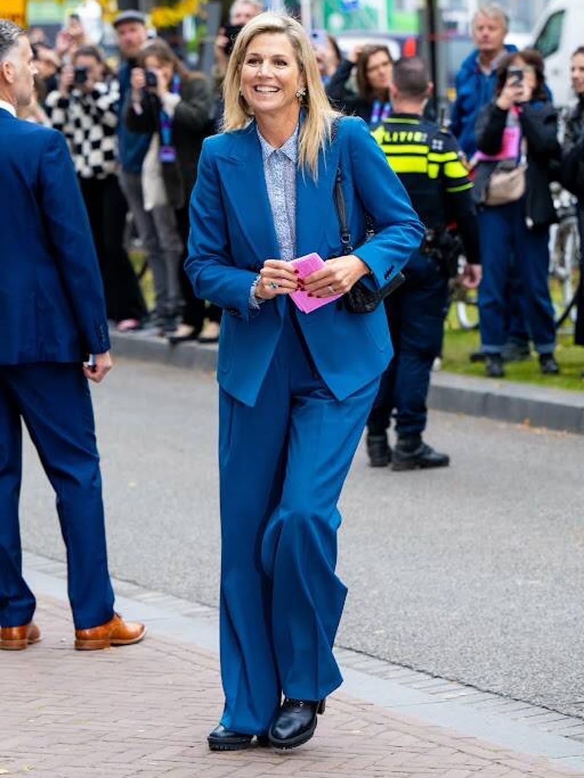 Elegante y canchero: el look sastrero de Máxima