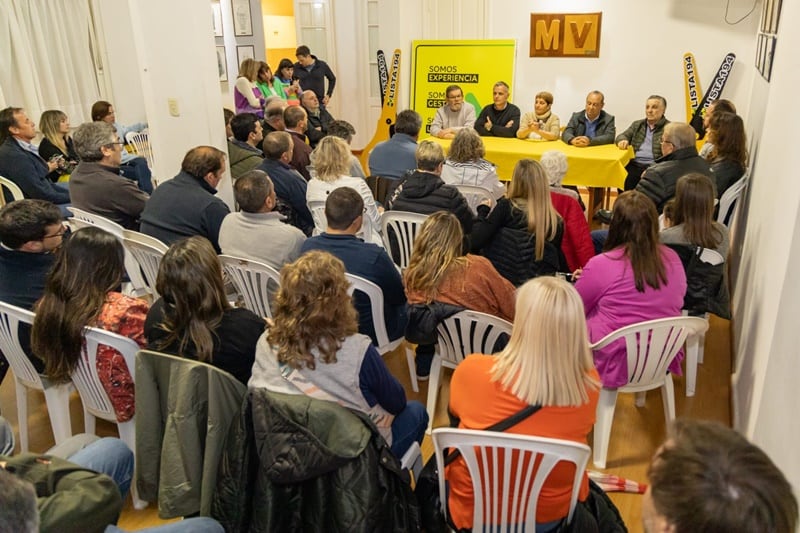 Reunión de  candidatos, dirigentes y referentes históricos del Movimiento Vecinal