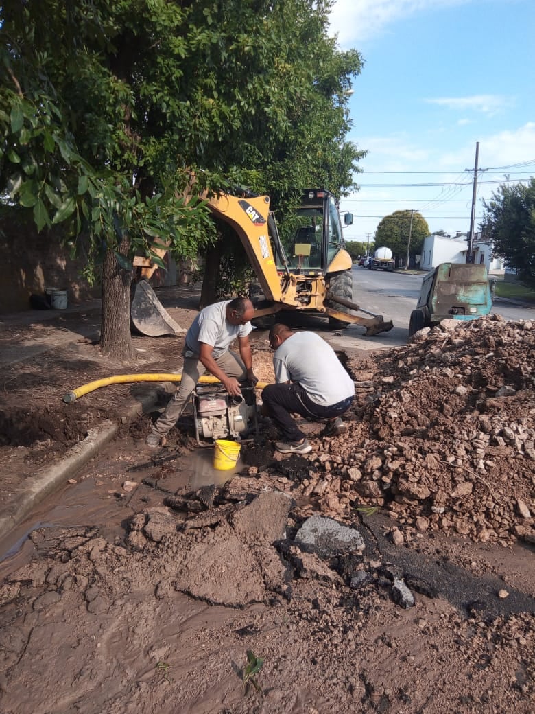 Obras Sanitarias de Tres Arroyos trabajó en distintos puntos de la ciudad