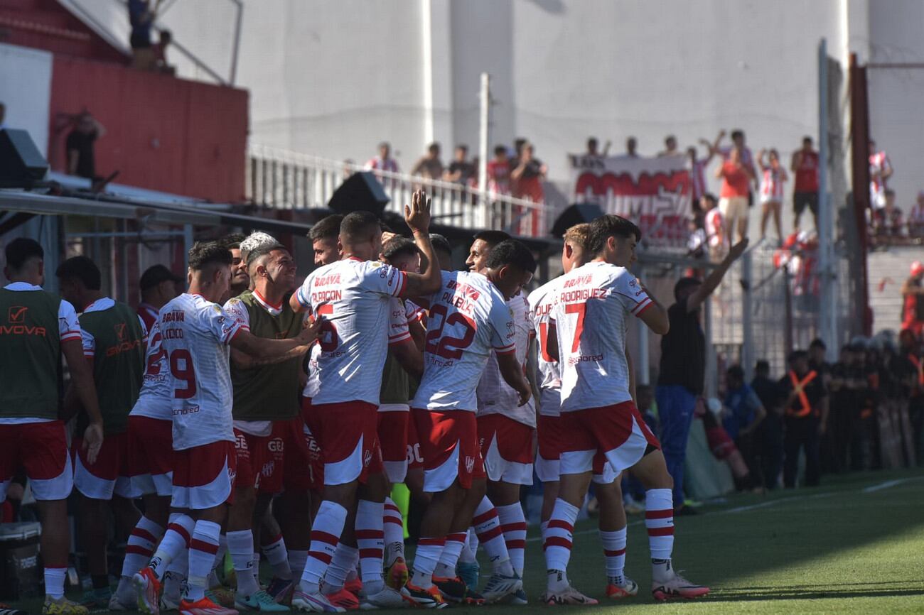 Instituto recibió a Godoy Cruz de Mendoza en el Monumental de Alta Córdoba.  (Facundo Luque / La Voz)