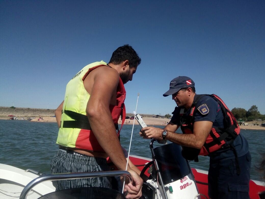 Ambiente hará controles especiales en espejos de agua para el fin de semana largo