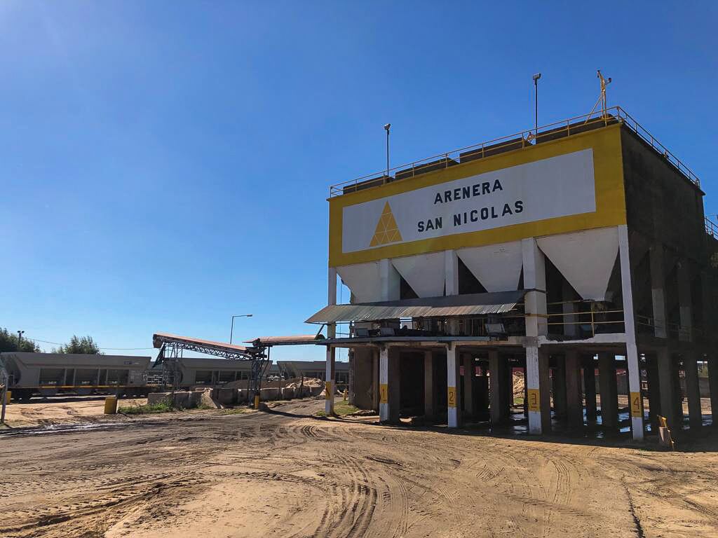 El principal despacho desde San Nicolás a Mendoza es la arena, mientras que de Mendoza lo que más se envía a la localidad es piedra.