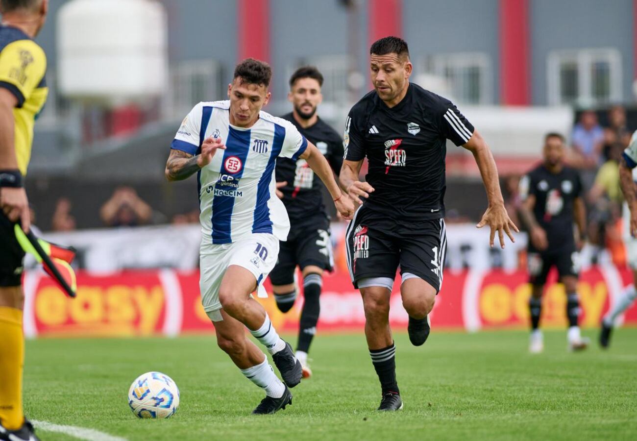 Rubén Botta, protagonista del partido entre Talleres y Deportivo Riestra.