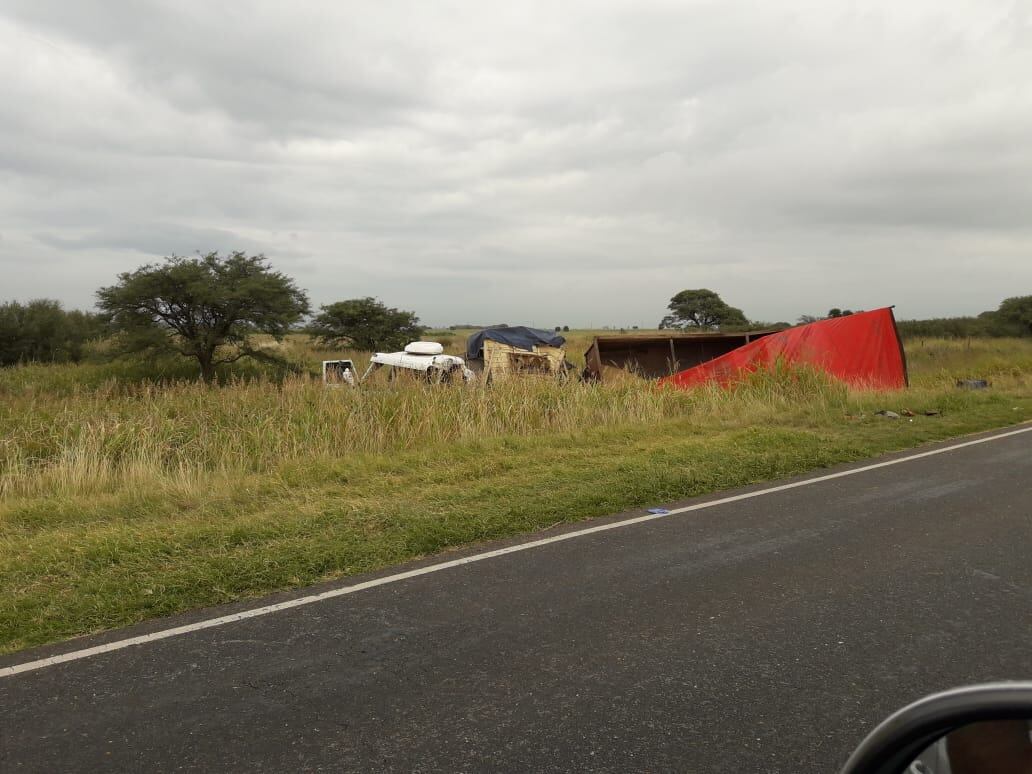 Dos camiones impactaron de frente en la Ruta Provincial Nº 13, entre El Fortín y Alicia