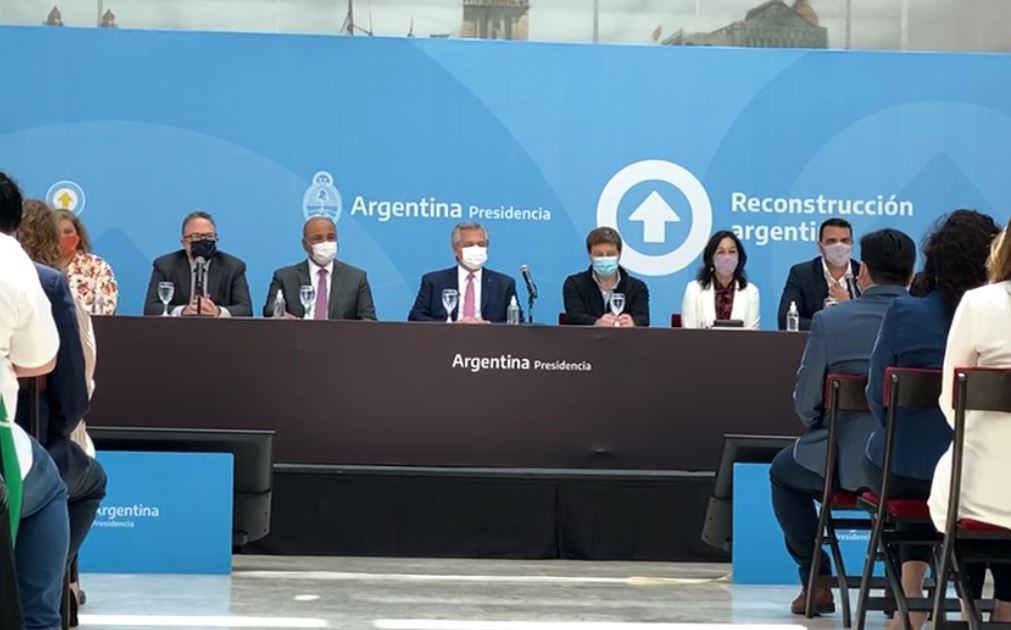 El ministro Kulfas anunció la ampliación del subrégimen entre los aplausos de los presentes.