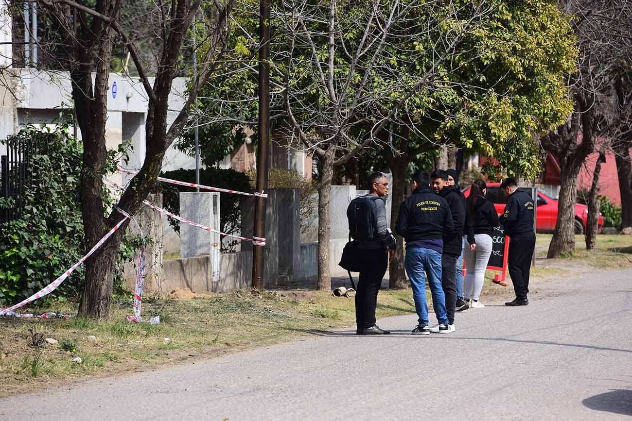 Dos cadáveres fueron encontrados dentro de una casa en la zona norte de Córdoba.