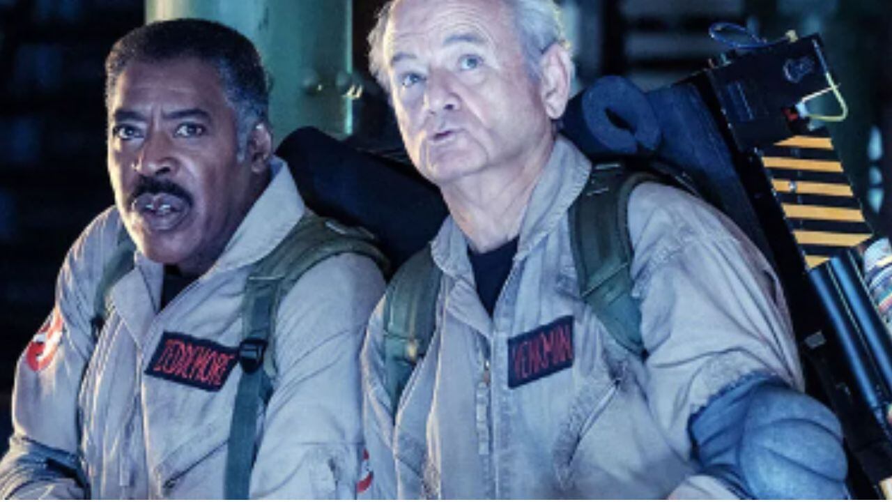 Ernie Hudson (izquierda) y Bill Murray (derecha), dos de los tres integrantes de la primera historia de "Ghostbusters".