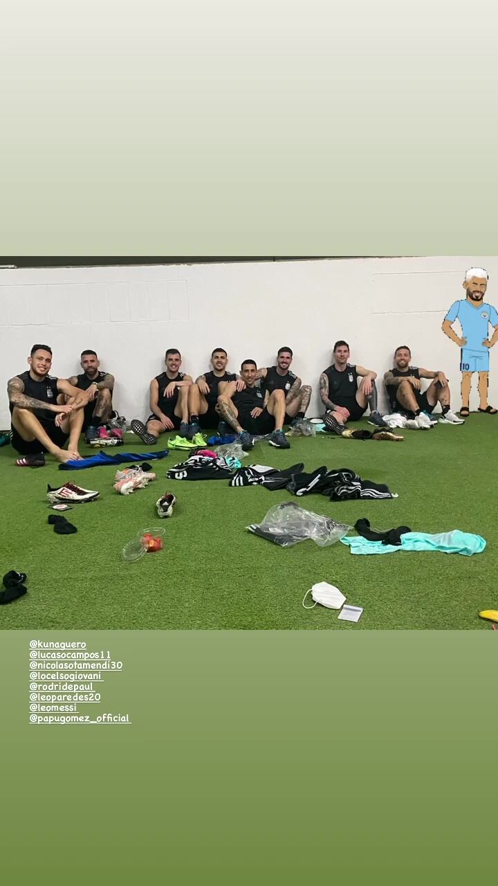 El "Kun" Agüero se perdió la foto pero lo incluyeron con una caricatura.