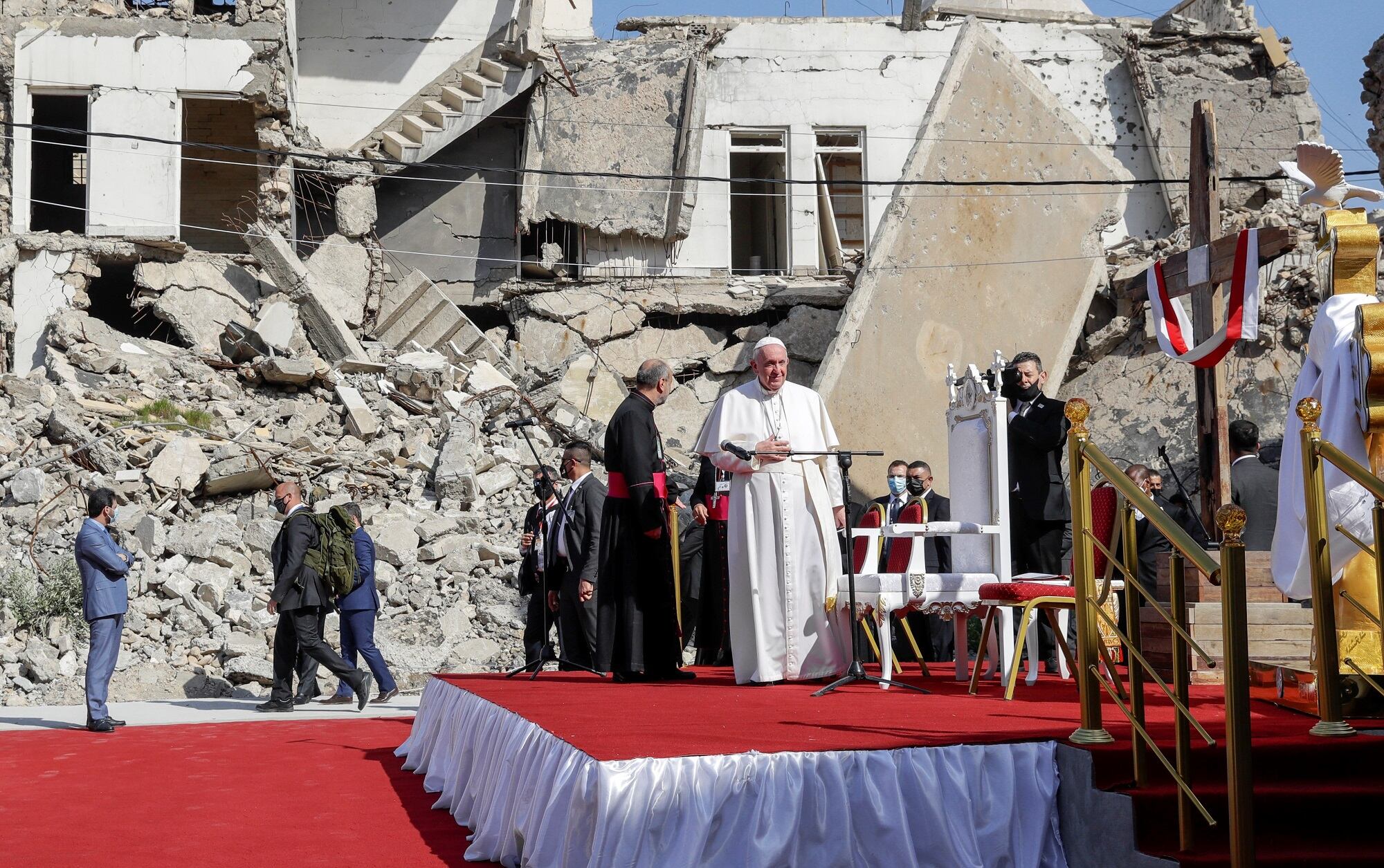 "Se necesita capacidad de perdonar y, al mismo tiempo, valentía para luchar", dijo Francisco en Irak.