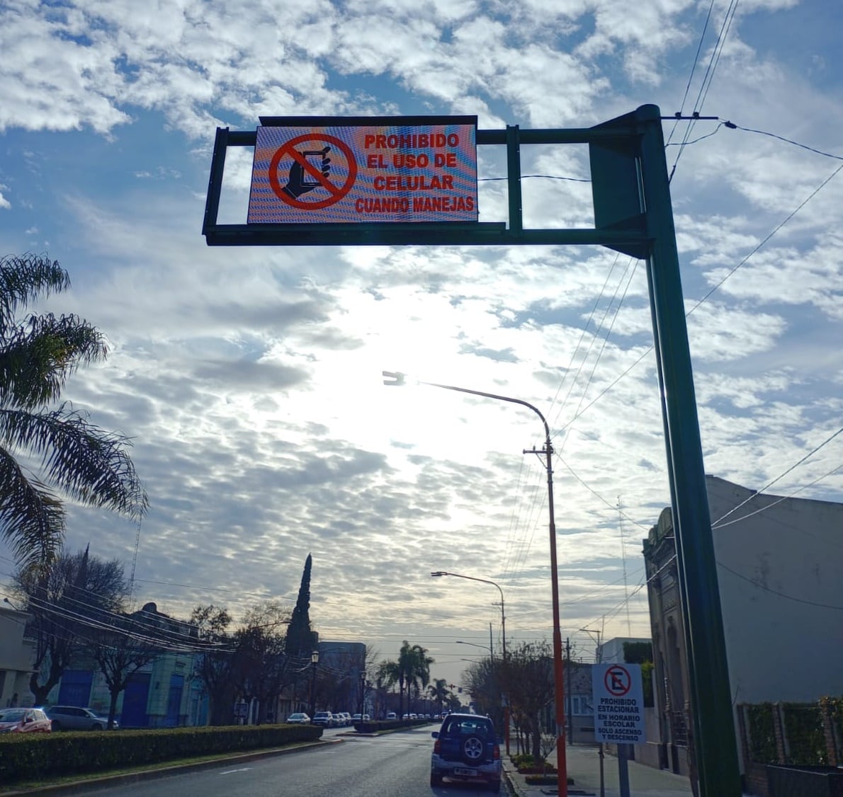 Tres Arroyos: se colocaron carteles con luces LED sobre las avenidas céntricas