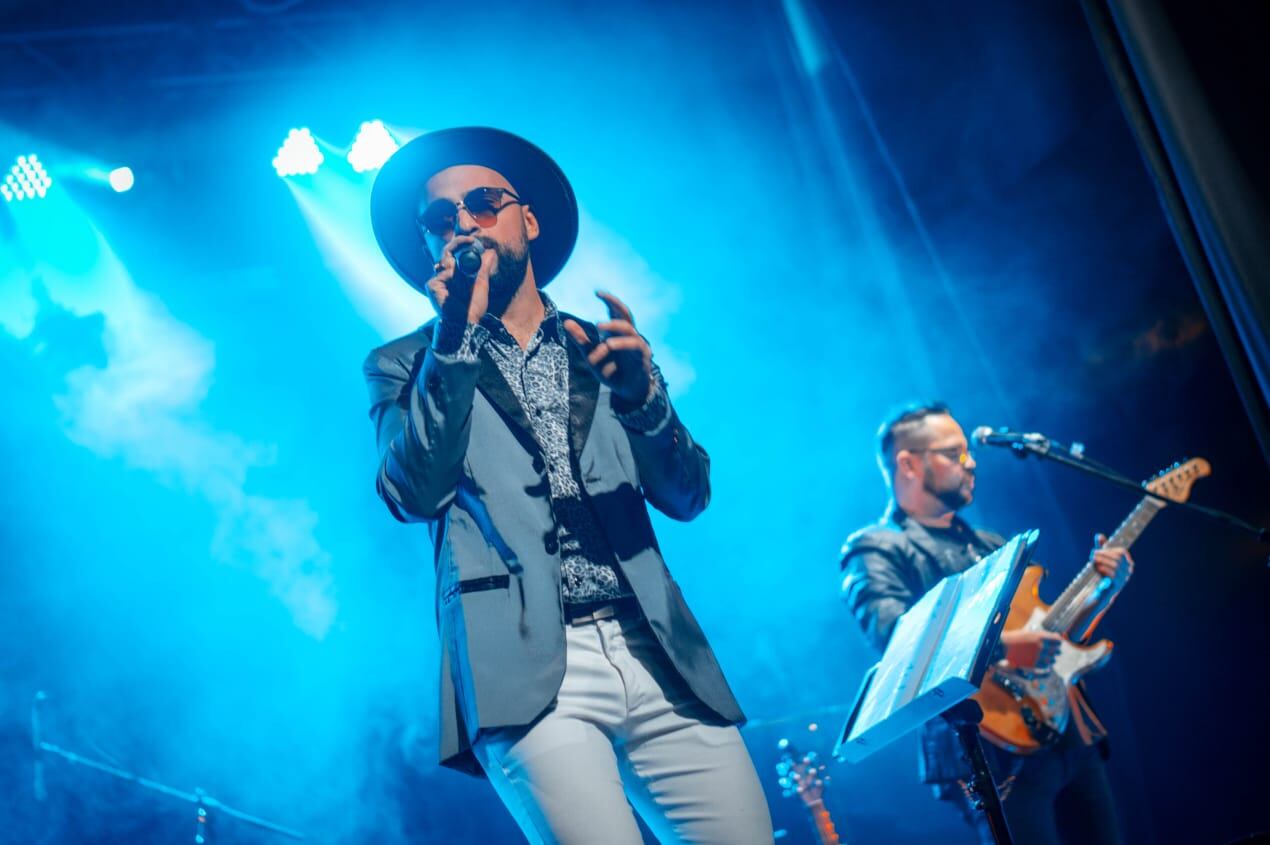 Diego Ansuini en su primer concierto tributo a Abel Pintos. Fotografía: Seba Mauri Producciones.