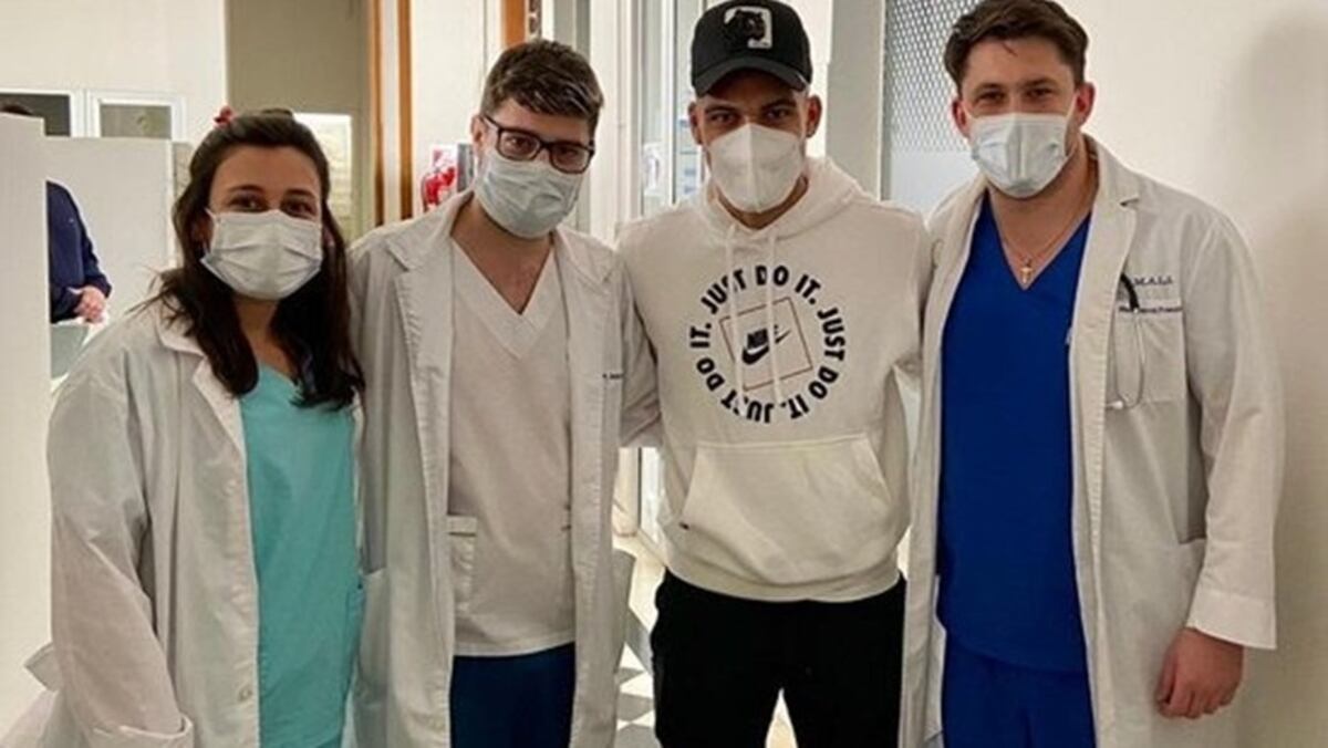 Lautaro Martínez fue al Hospital y regaló camisetas a niños internados