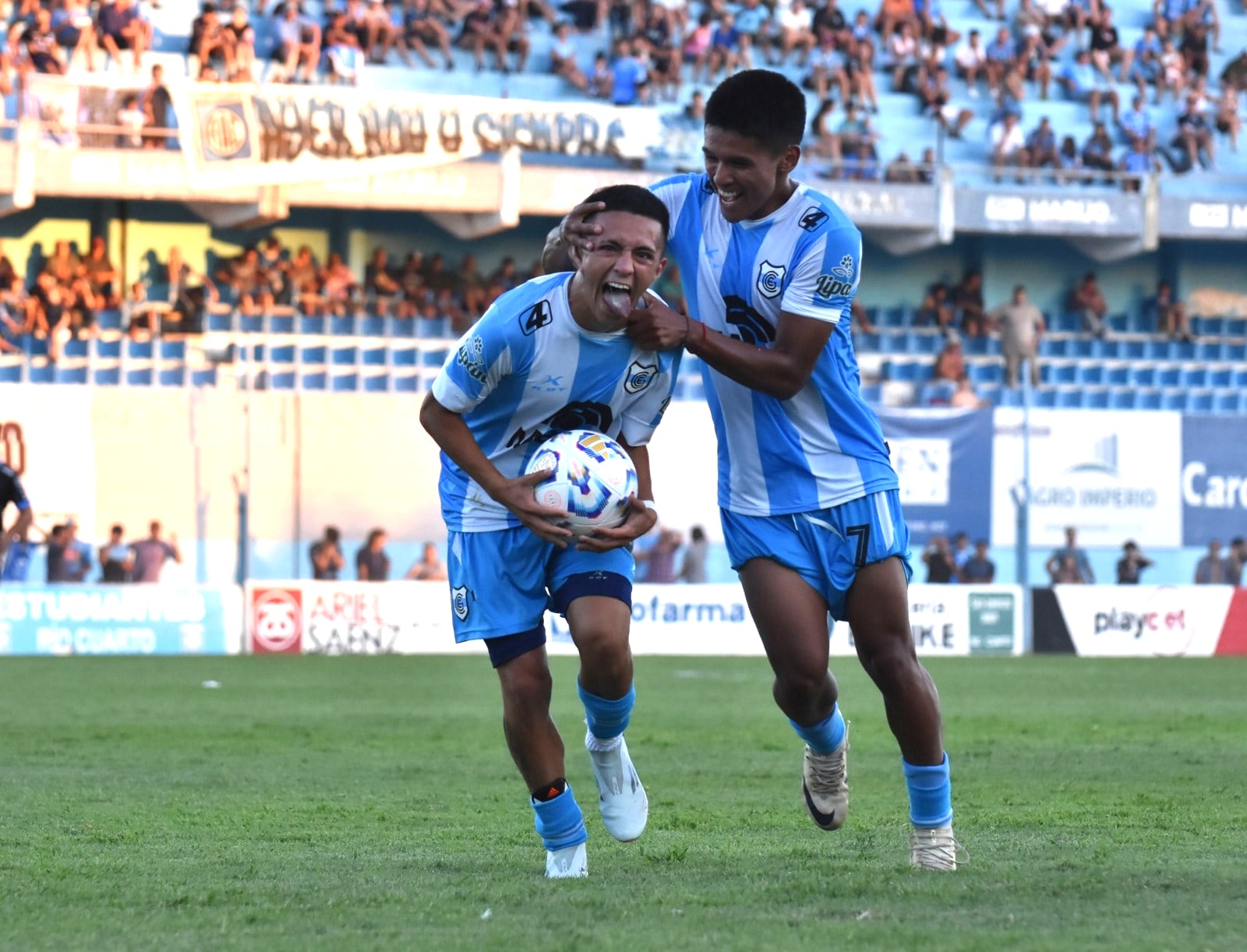 El ingreso de Rodrigo “Flecha” Velázquez fue clave para el 1 a 1 del “Lobo” contra Estudiantes de Río Cuarto.