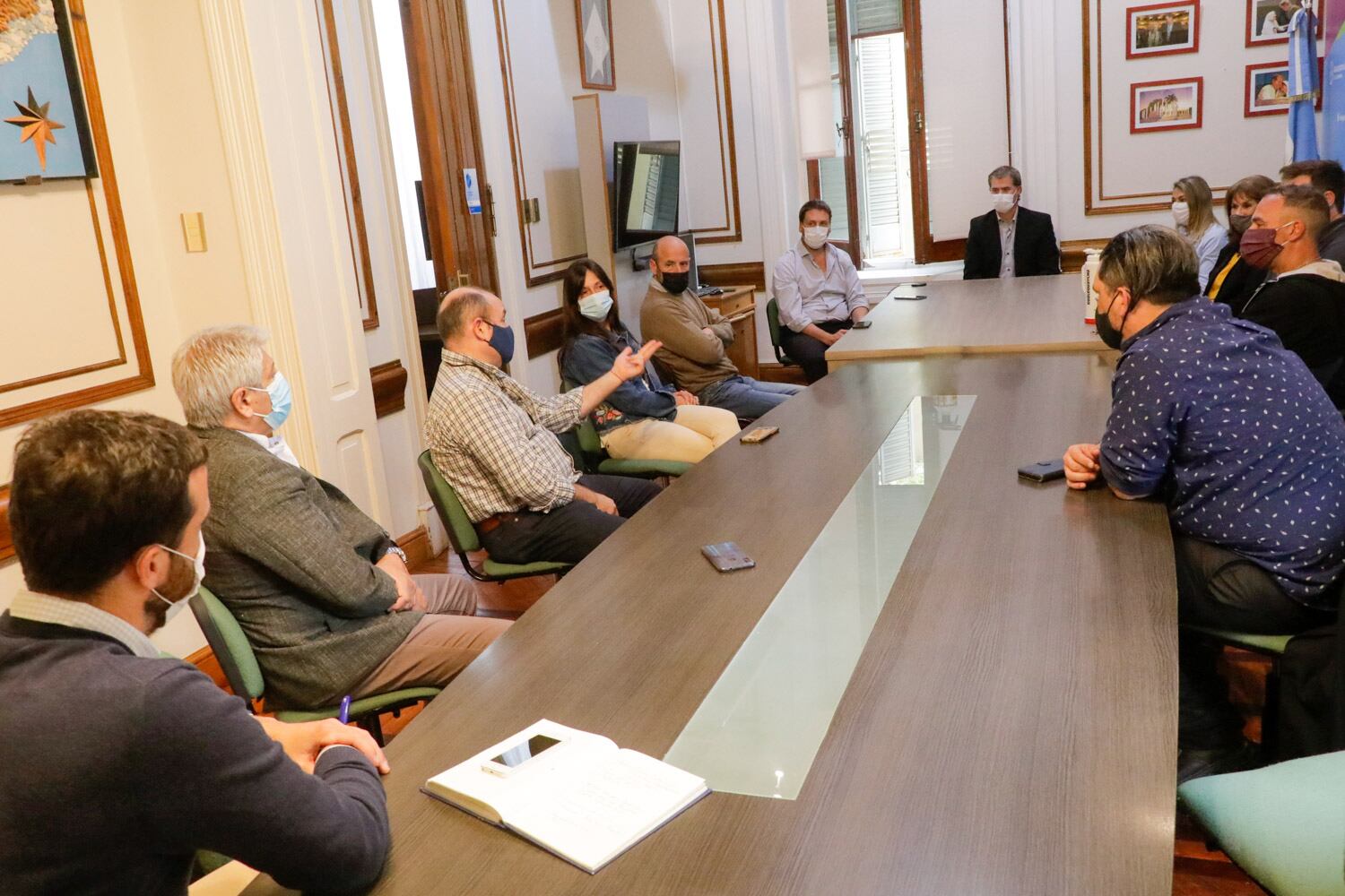 Reunión por apertura de fronteras