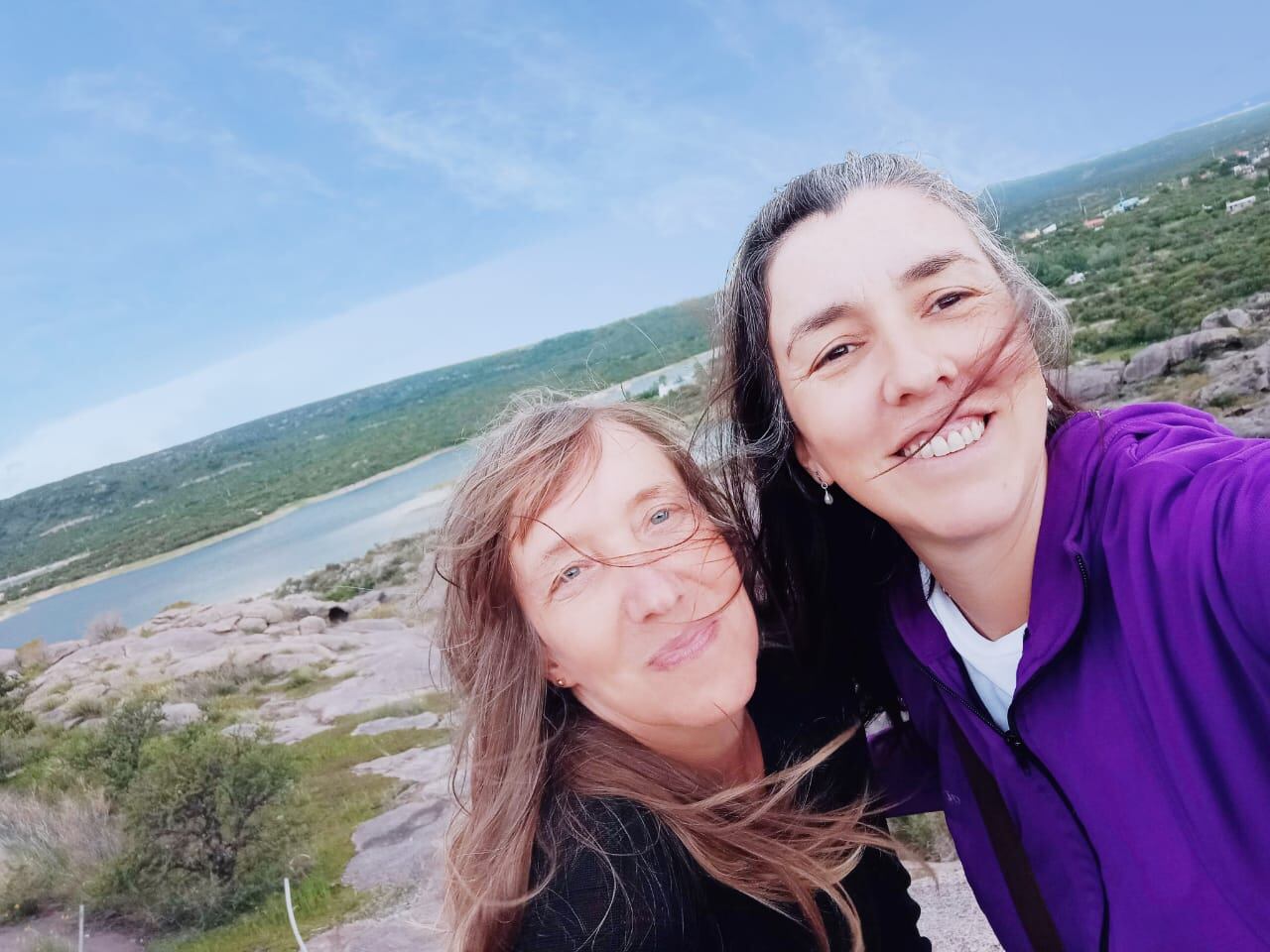 Verónica Vera junto a su cuñada Valeria, destinataria del riñón y cuya intervención se pautó para fines de mayo.