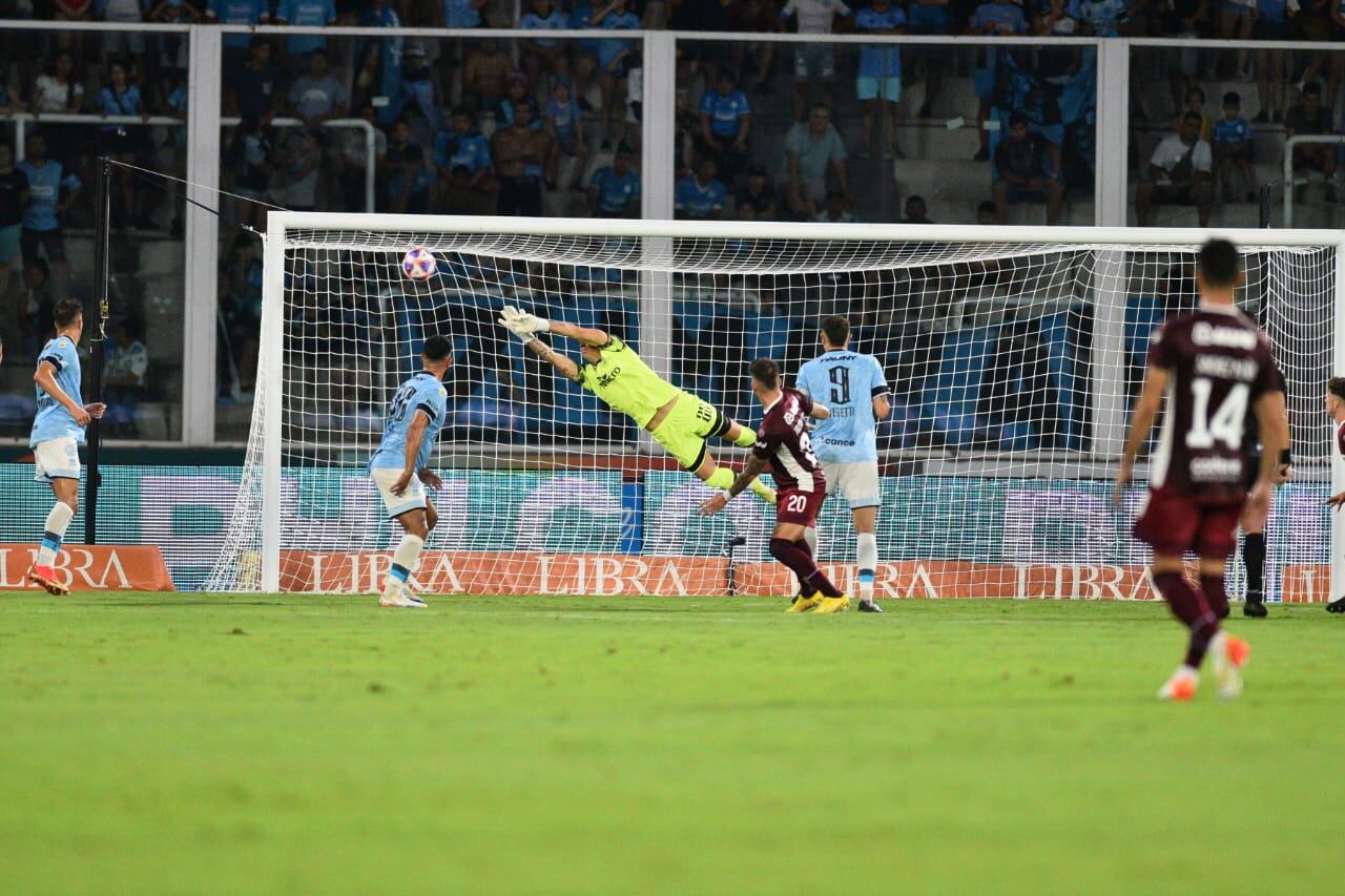 Nahuel Losada tuvo una gran noche ante Lanús (José Hernández / La Voz)