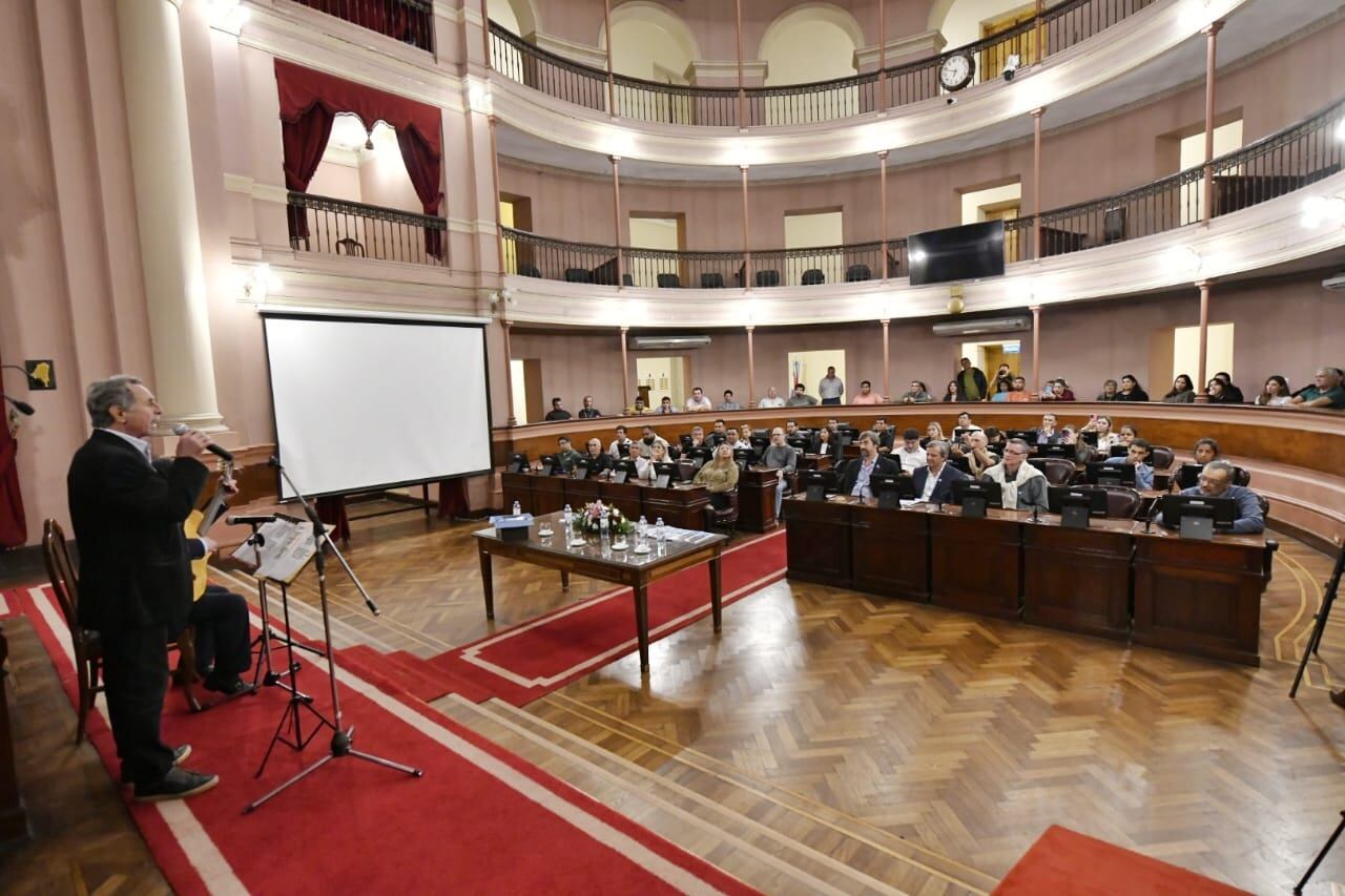 Giano y Bahl encabezaron la nueva presentación del ciclo de Literatura en Diputados