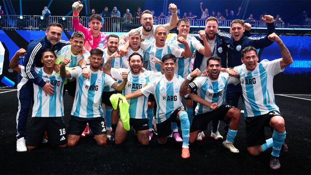 El plantel de Argentina con algunos ex jugadores profesionales.