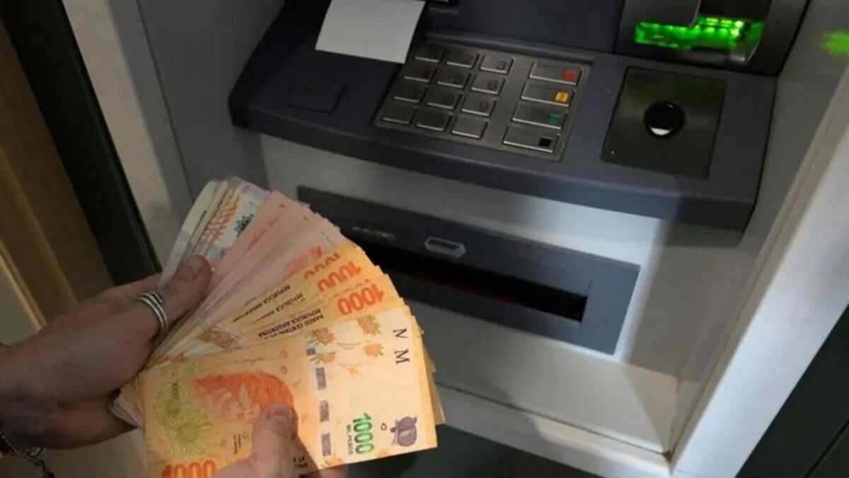 Comienza el pago del 20% a empleados estatales