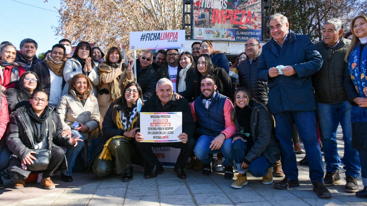 La intendente Inés Brizuela y Doria y el senador nacional Julio Martínez , junto a demás dirigentes riojanos, acompañaron a Morales en su encuentro con la JR de Chilecito.