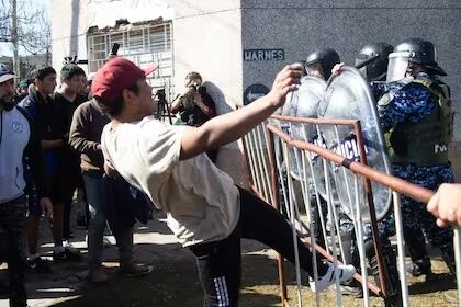 Justicia por Morena. Los vecinos protestan frente a la comisaría 5° de Villa Diamante, Lanús. (Gentileza: La Nación)